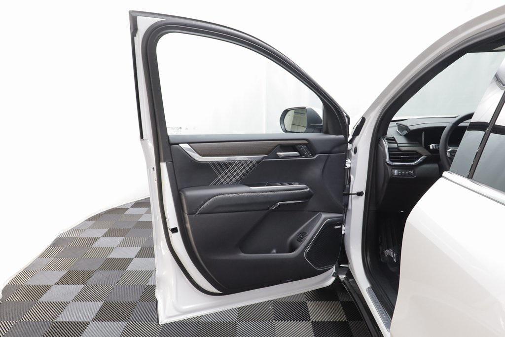 used 2024 GMC Acadia car, priced at $45,113