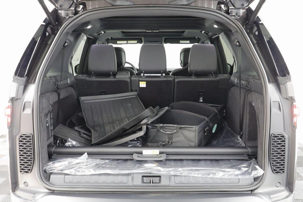new 2025 Land Rover Discovery car, priced at $68,153