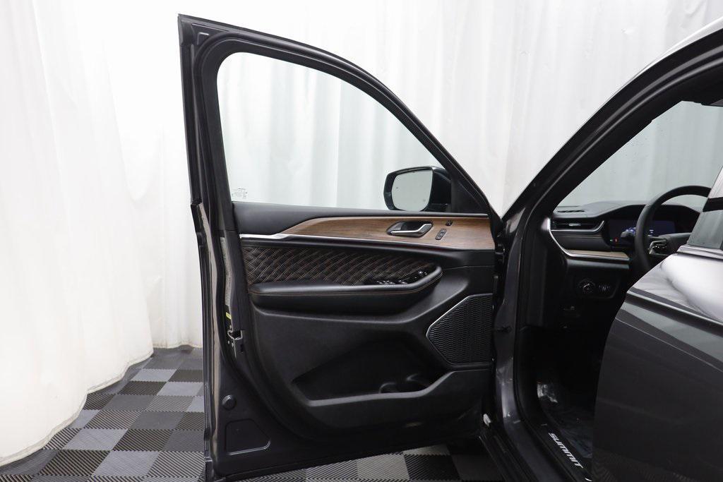 used 2025 Jeep Grand Cherokee car, priced at $44,895