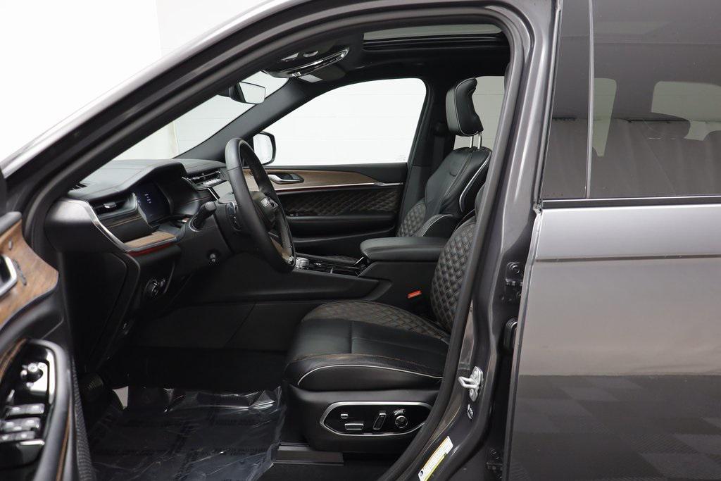 used 2025 Jeep Grand Cherokee car, priced at $44,895