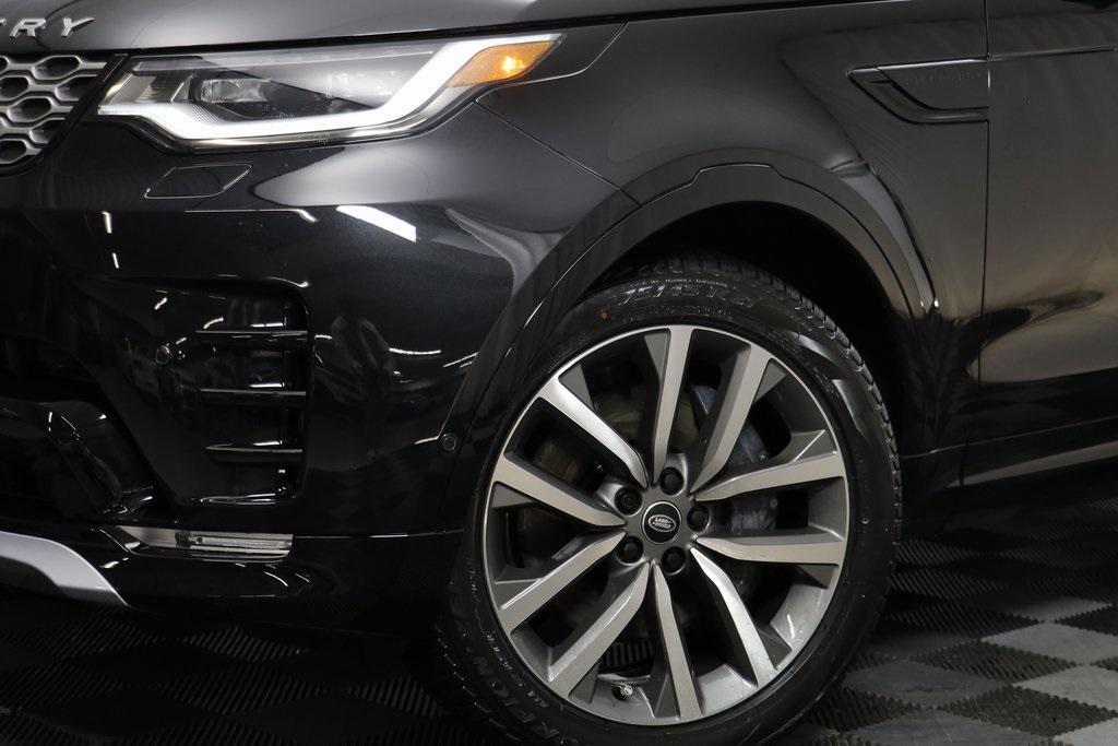 new 2026 Land Rover Discovery car, priced at $77,891