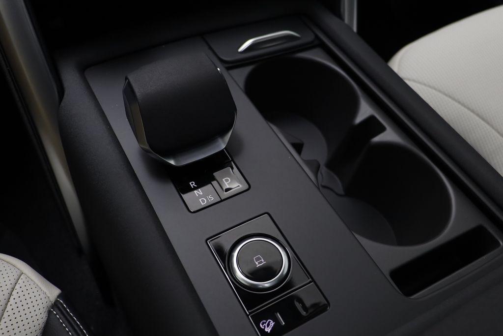 new 2026 Land Rover Discovery car, priced at $70,921