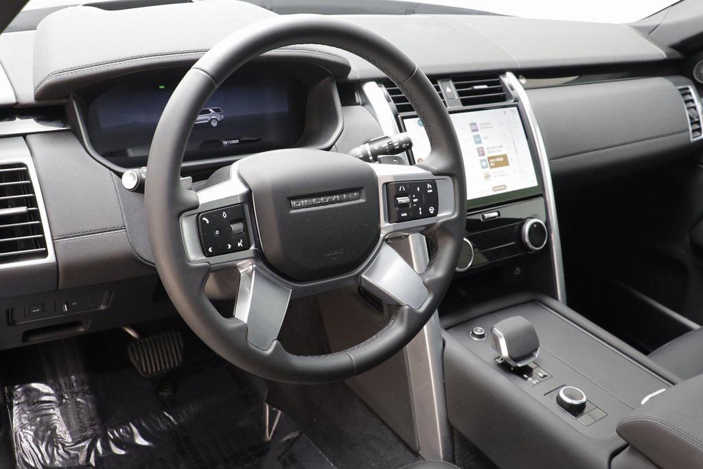 used 2025 Land Rover Discovery car, priced at $52,814