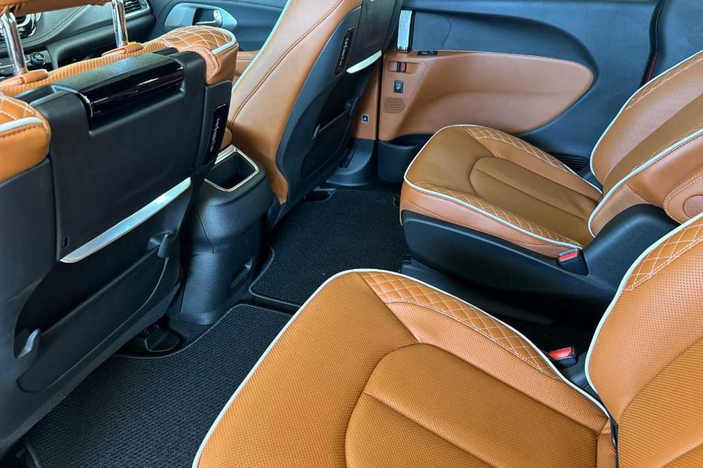 new 2026 Chrysler Pacifica car, priced at $59,902
