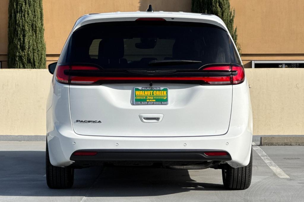 new 2026 Chrysler Pacifica car, priced at $47,865