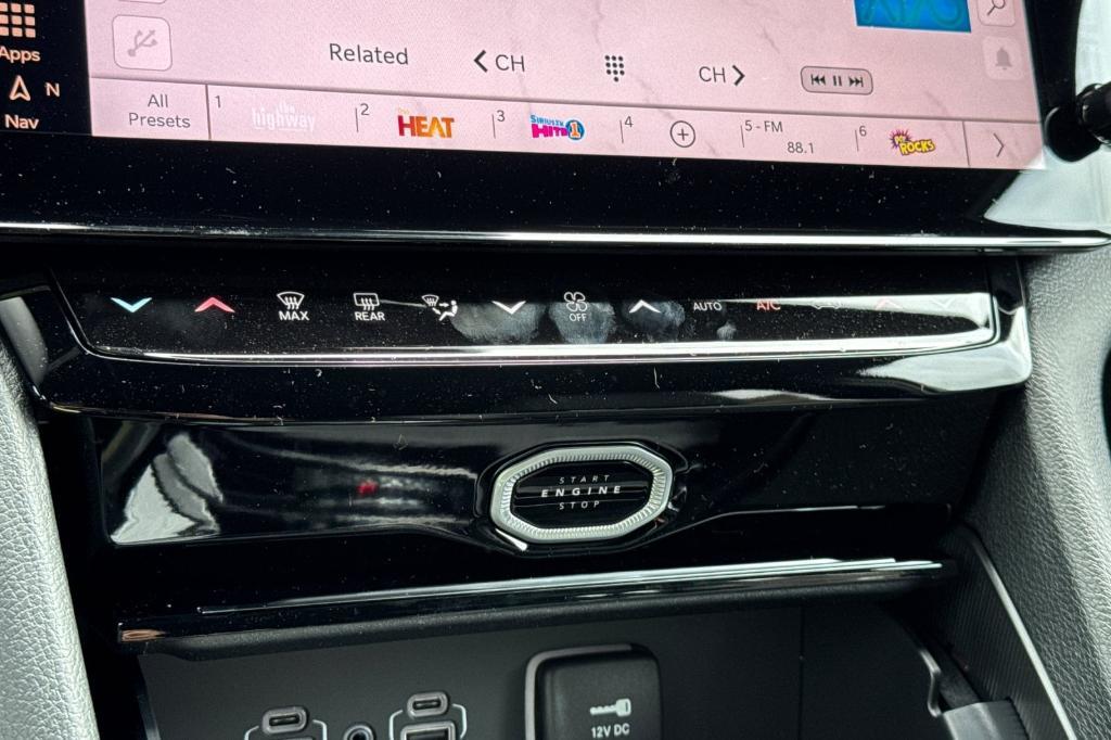 new 2026 Jeep Grand Cherokee car, priced at $49,562