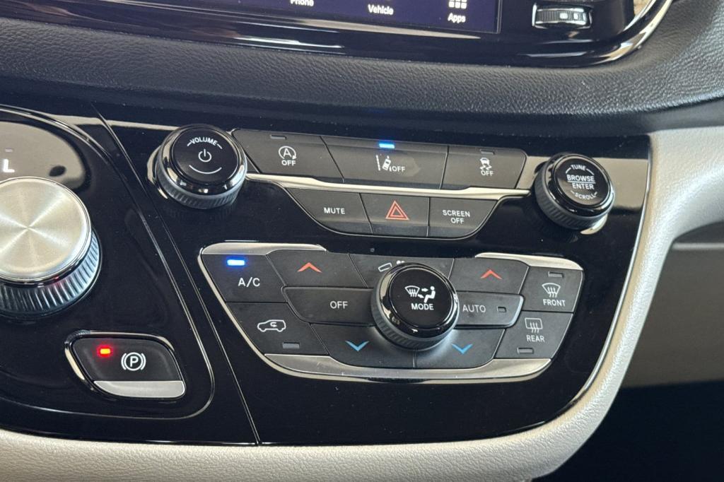 used 2022 Chrysler Pacifica car, priced at $20,584