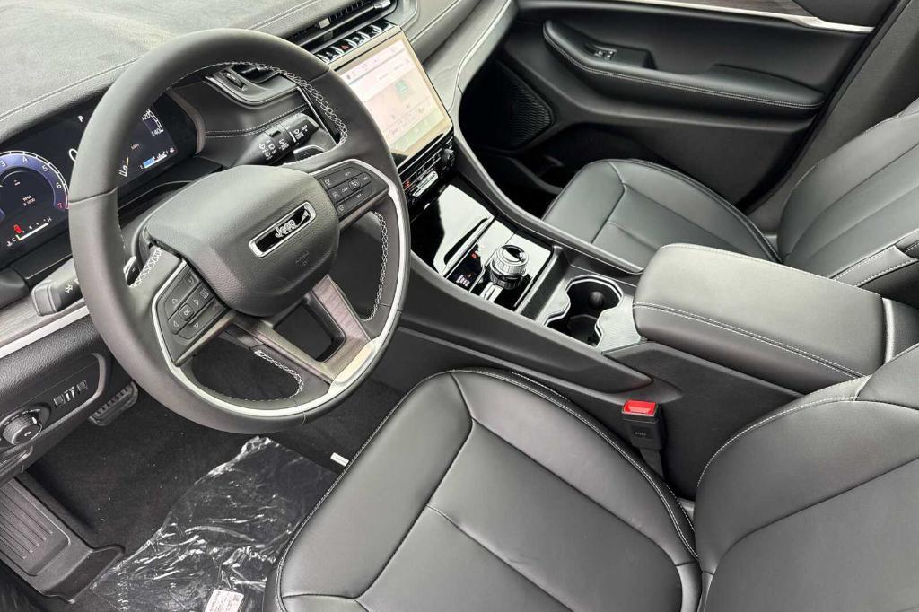 new 2025 Jeep Grand Cherokee car, priced at $49,415