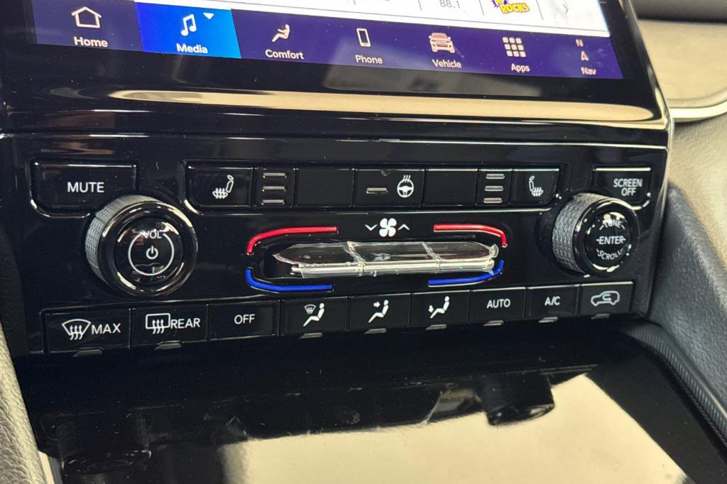 new 2025 Jeep Grand Cherokee car, priced at $47,995