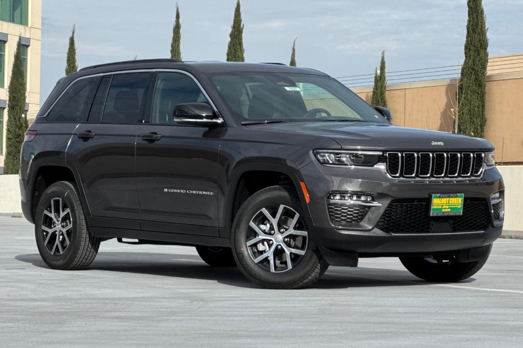 new 2025 Jeep Grand Cherokee car, priced at $47,995