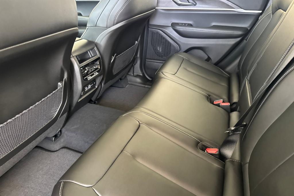 new 2025 Jeep Grand Cherokee car, priced at $47,995