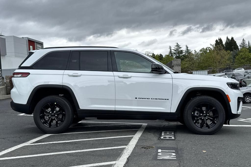 new 2026 Jeep Grand Cherokee car, priced at $47,567