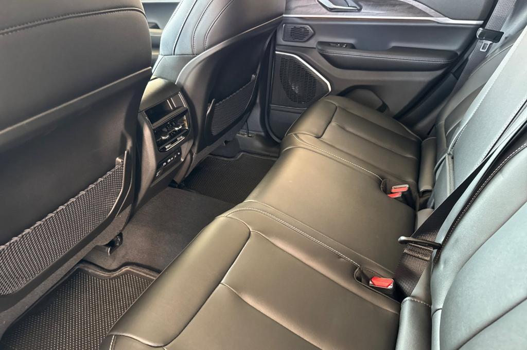 new 2026 Jeep Grand Cherokee car, priced at $47,390