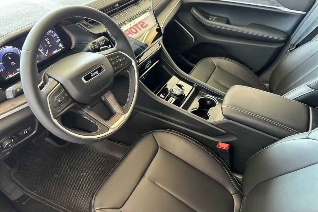 new 2026 Jeep Grand Cherokee car, priced at $47,390