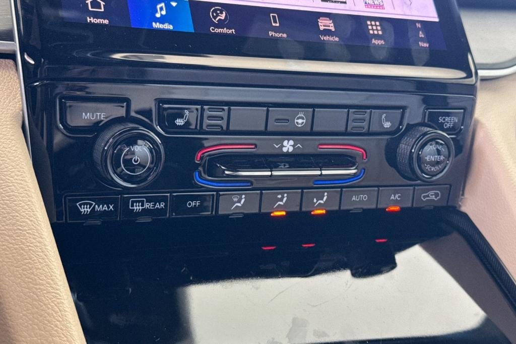 new 2025 Jeep Grand Cherokee car, priced at $47,495