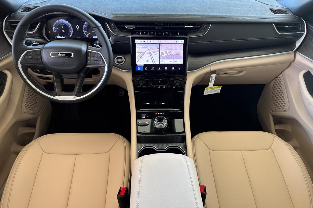 new 2025 Jeep Grand Cherokee car, priced at $47,495