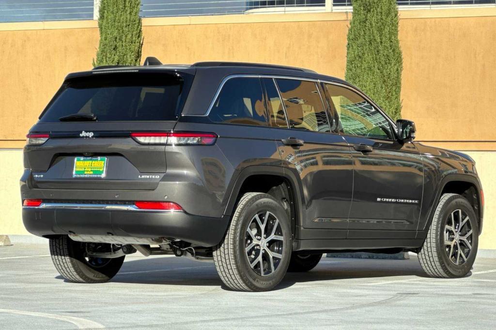 new 2025 Jeep Grand Cherokee car, priced at $50,010