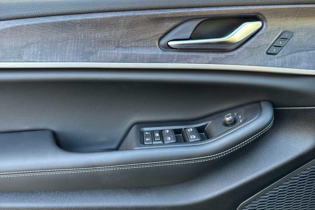 new 2025 Jeep Grand Cherokee car, priced at $50,010