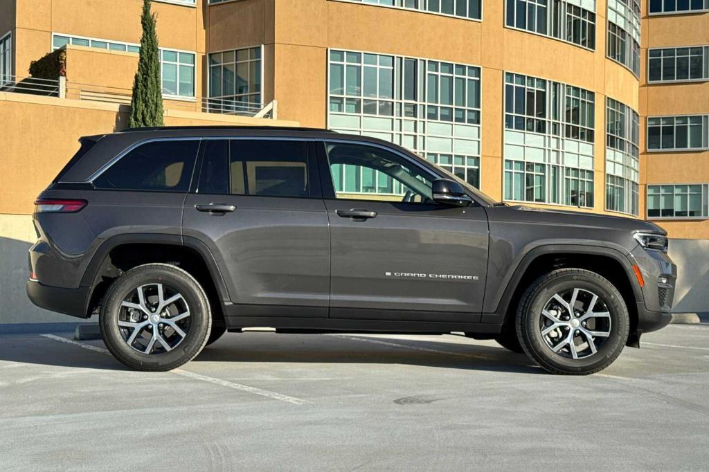 new 2025 Jeep Grand Cherokee car, priced at $50,010