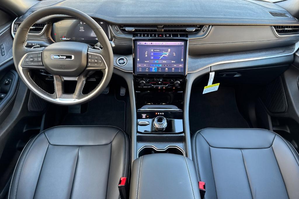 new 2025 Jeep Grand Cherokee car, priced at $50,010