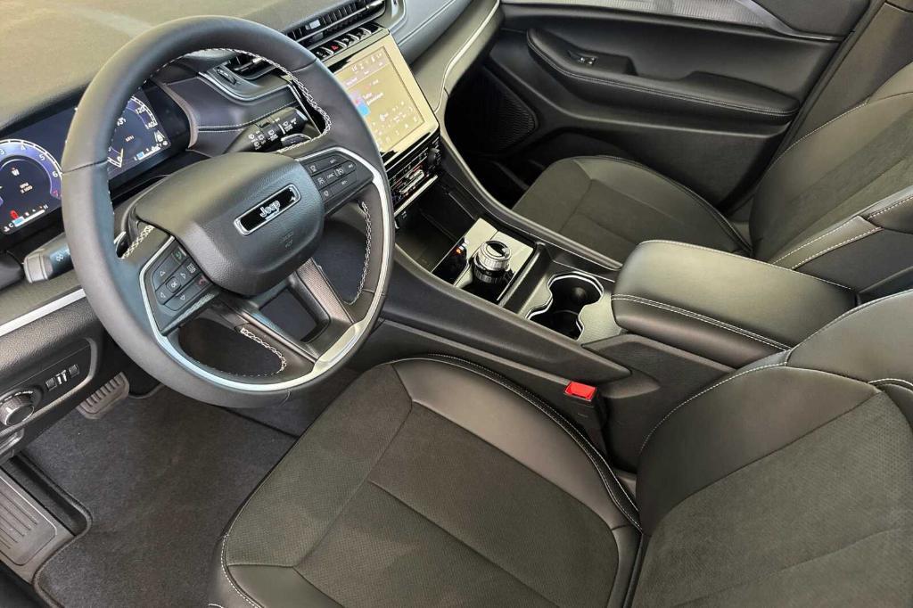 new 2025 Jeep Grand Cherokee car, priced at $48,275