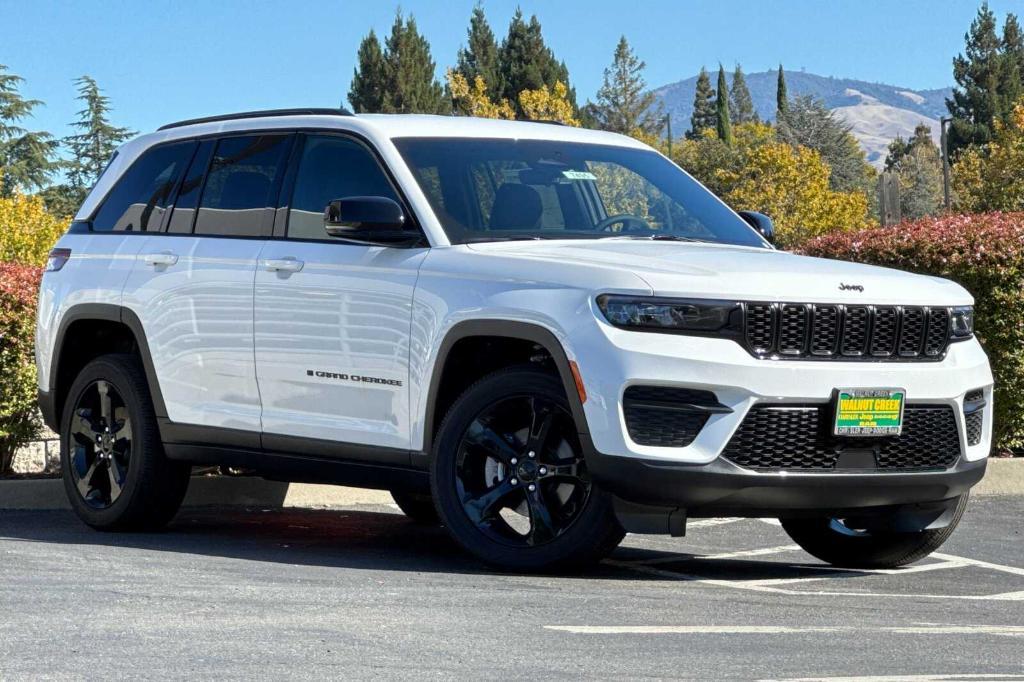 new 2025 Jeep Grand Cherokee car, priced at $48,275