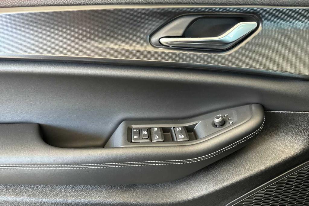 new 2025 Jeep Grand Cherokee car, priced at $48,275