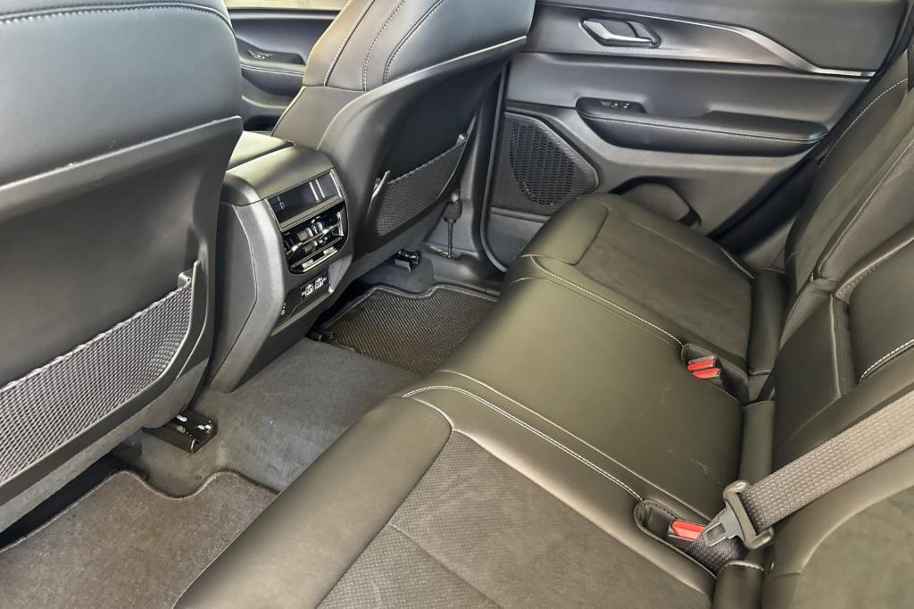 new 2025 Jeep Grand Cherokee car, priced at $48,275