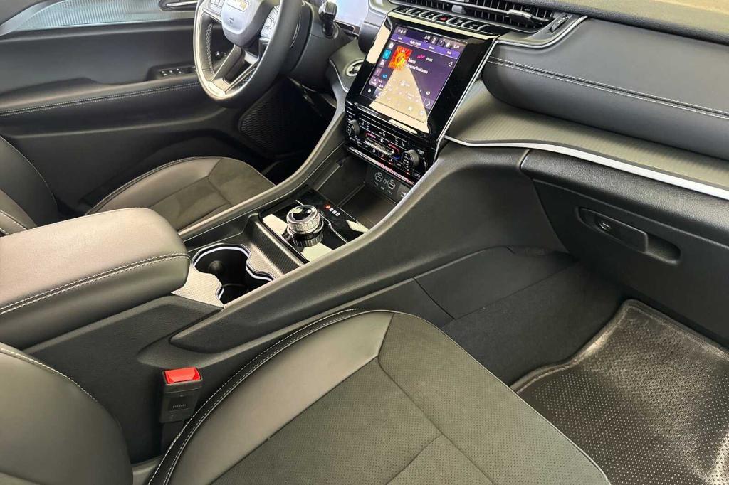 new 2025 Jeep Grand Cherokee car, priced at $48,275