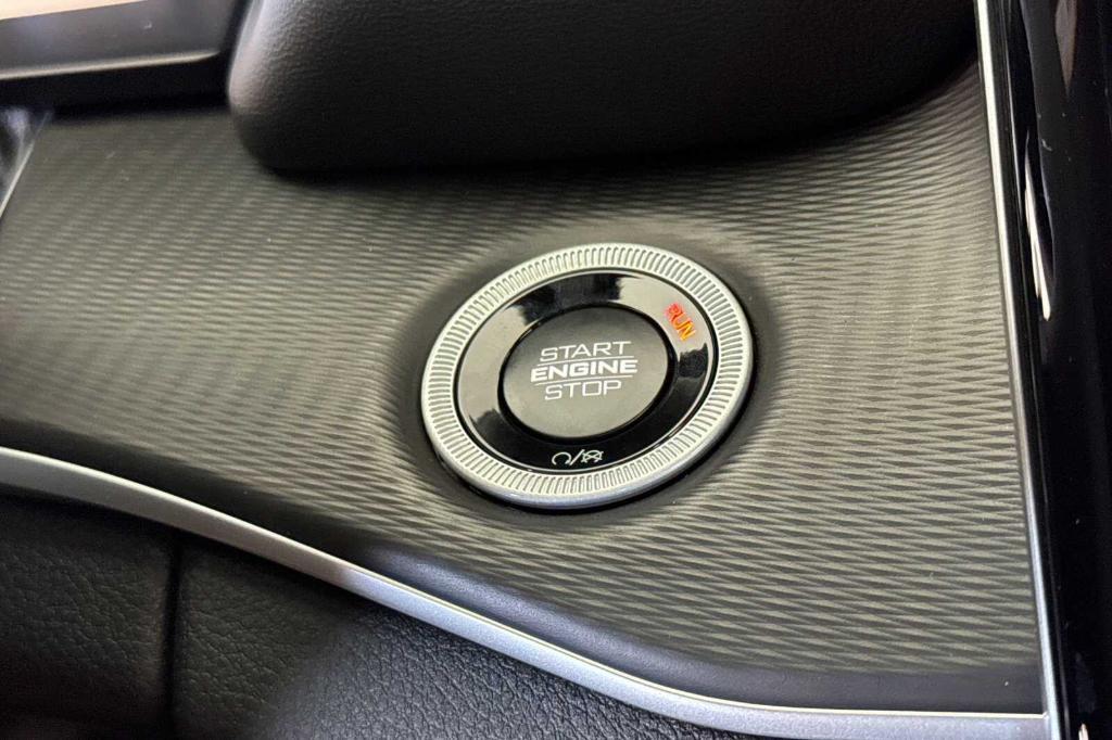 new 2025 Jeep Grand Cherokee car, priced at $48,275