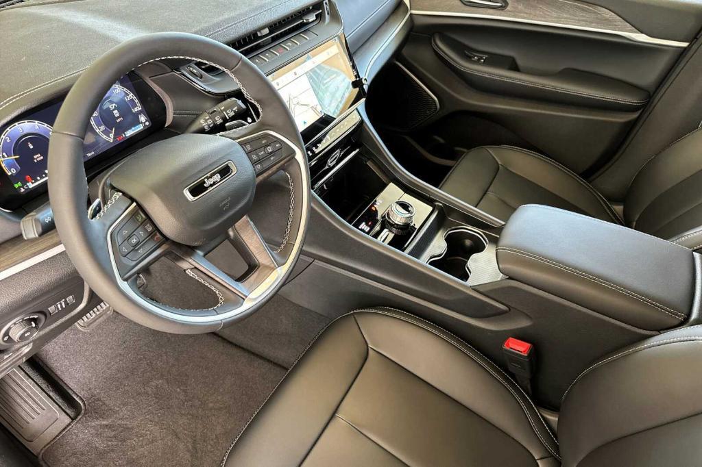 new 2026 Jeep Grand Cherokee car, priced at $50,580