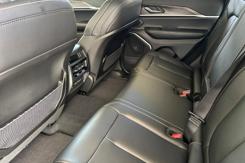 new 2026 Jeep Grand Cherokee car, priced at $50,580