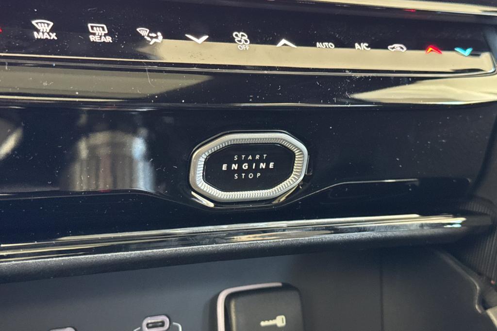 new 2026 Jeep Grand Cherokee car, priced at $50,580