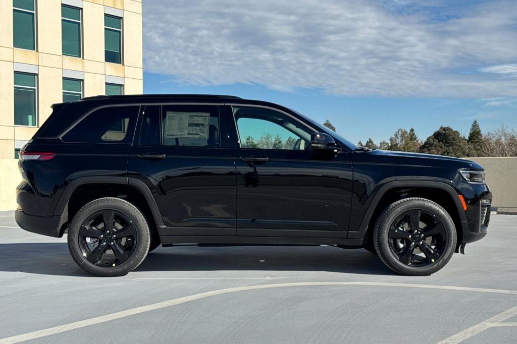 new 2026 Jeep Grand Cherokee car, priced at $50,580