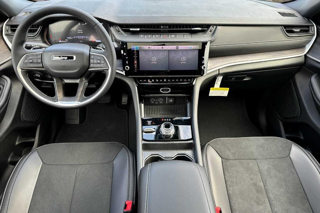 new 2026 Jeep Grand Cherokee car, priced at $47,930