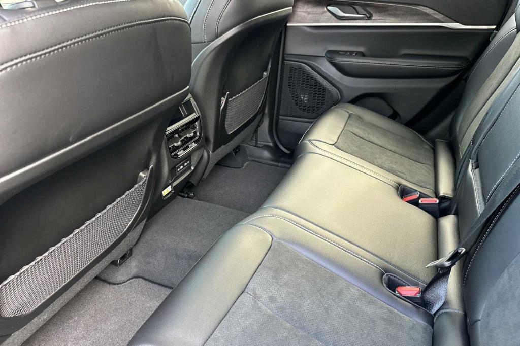 new 2026 Jeep Grand Cherokee car, priced at $47,930