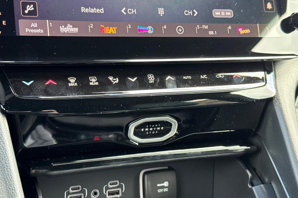 new 2026 Jeep Grand Cherokee car, priced at $47,930