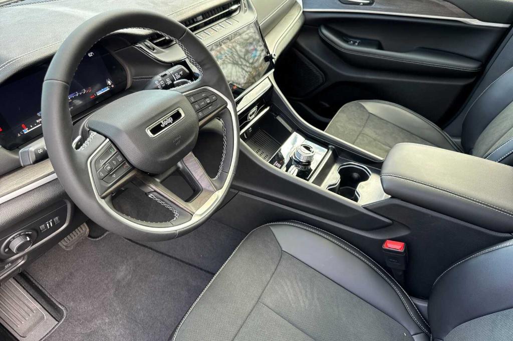 new 2026 Jeep Grand Cherokee car, priced at $47,930