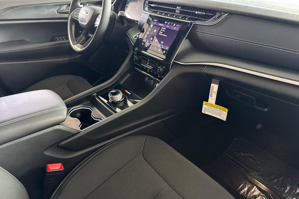 new 2026 Jeep Grand Cherokee car, priced at $45,080