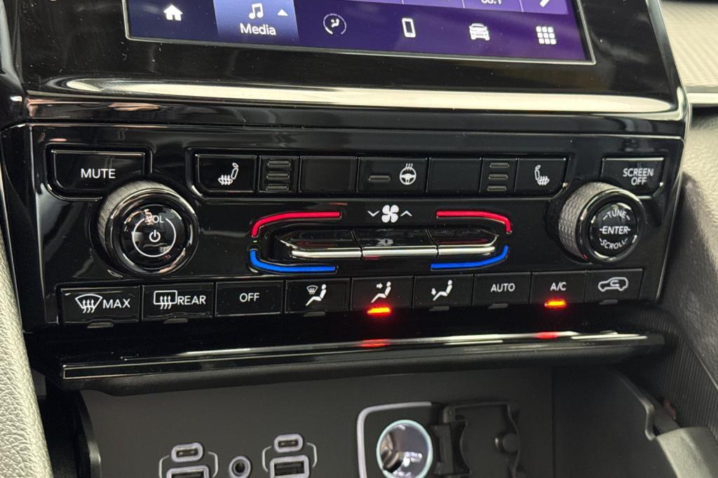 new 2026 Jeep Grand Cherokee car, priced at $45,080