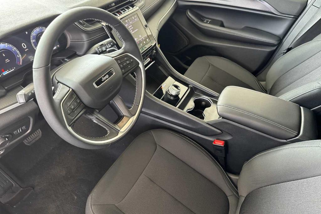 new 2026 Jeep Grand Cherokee car, priced at $45,080