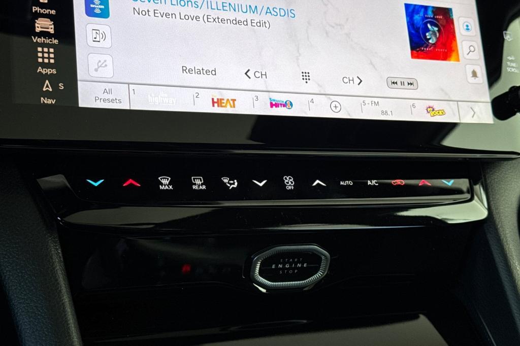 new 2026 Jeep Grand Cherokee car, priced at $49,985