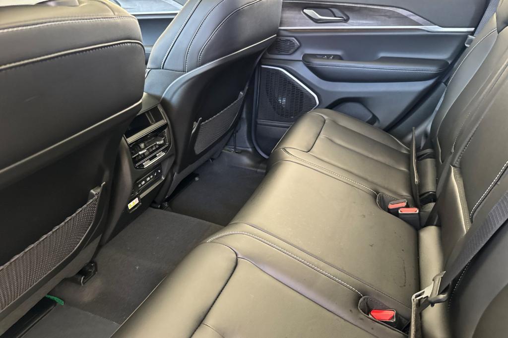 new 2026 Jeep Grand Cherokee car, priced at $49,985