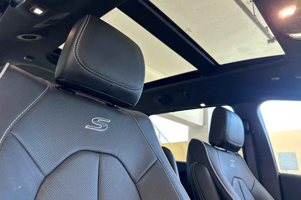 new 2025 Chrysler Pacifica car, priced at $48,535