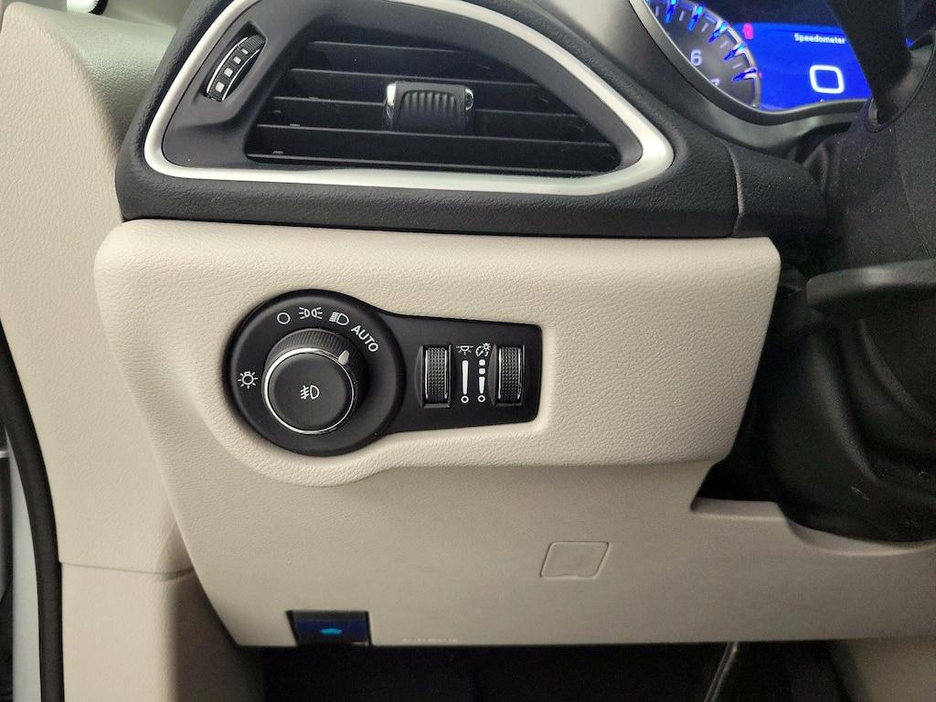 2024 Silver Chrysler Pacifica