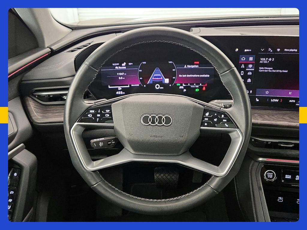 Audi Q5 view 12
