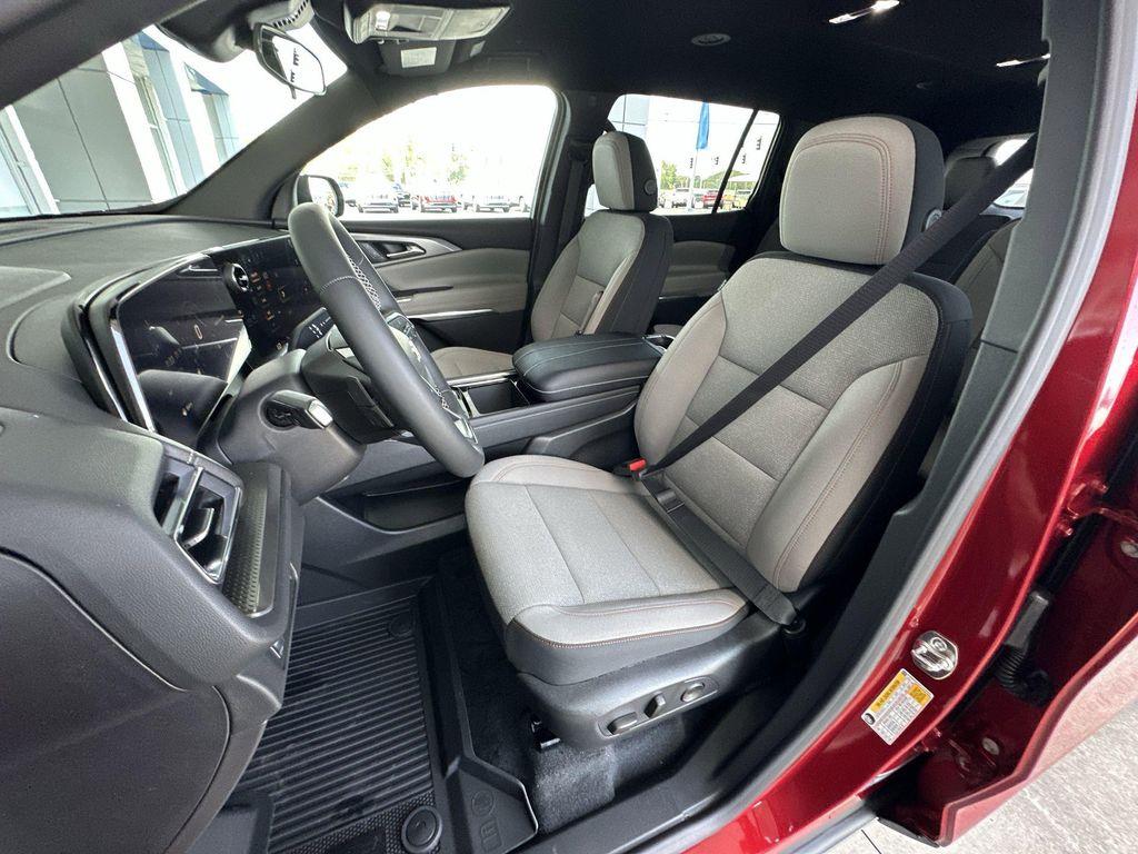 new 2026 Chevrolet Traverse car, priced at $40,400