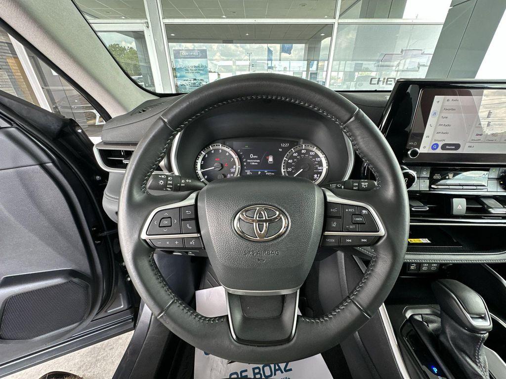 used 2024 Toyota Highlander car, priced at $37,968