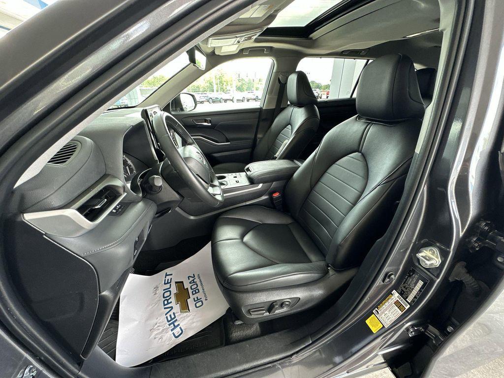 used 2024 Toyota Highlander car, priced at $37,968