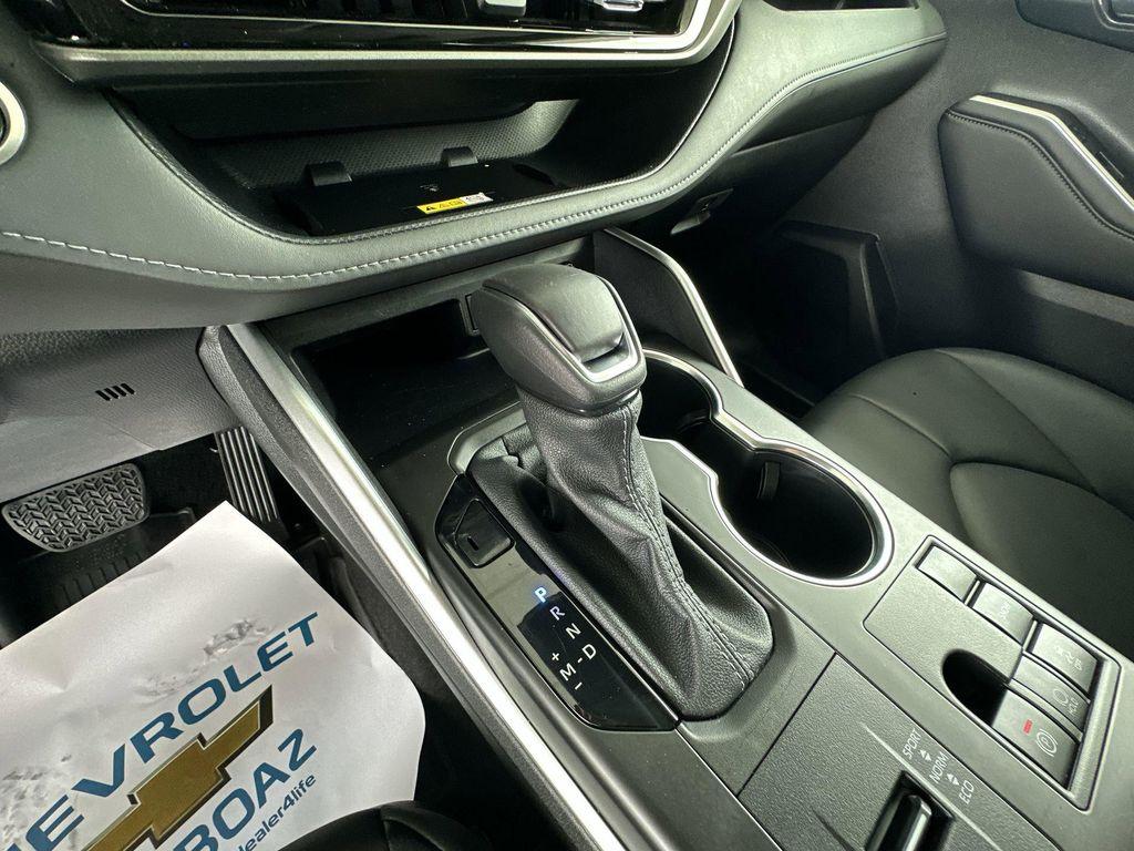 used 2024 Toyota Highlander car, priced at $37,968